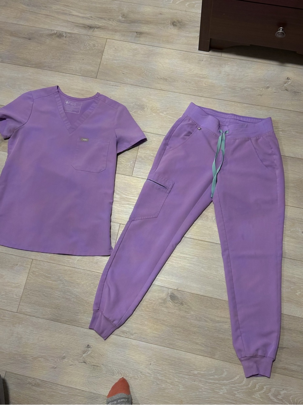 Figs Lavender Jogger Scrub Set with Mint Drawstring